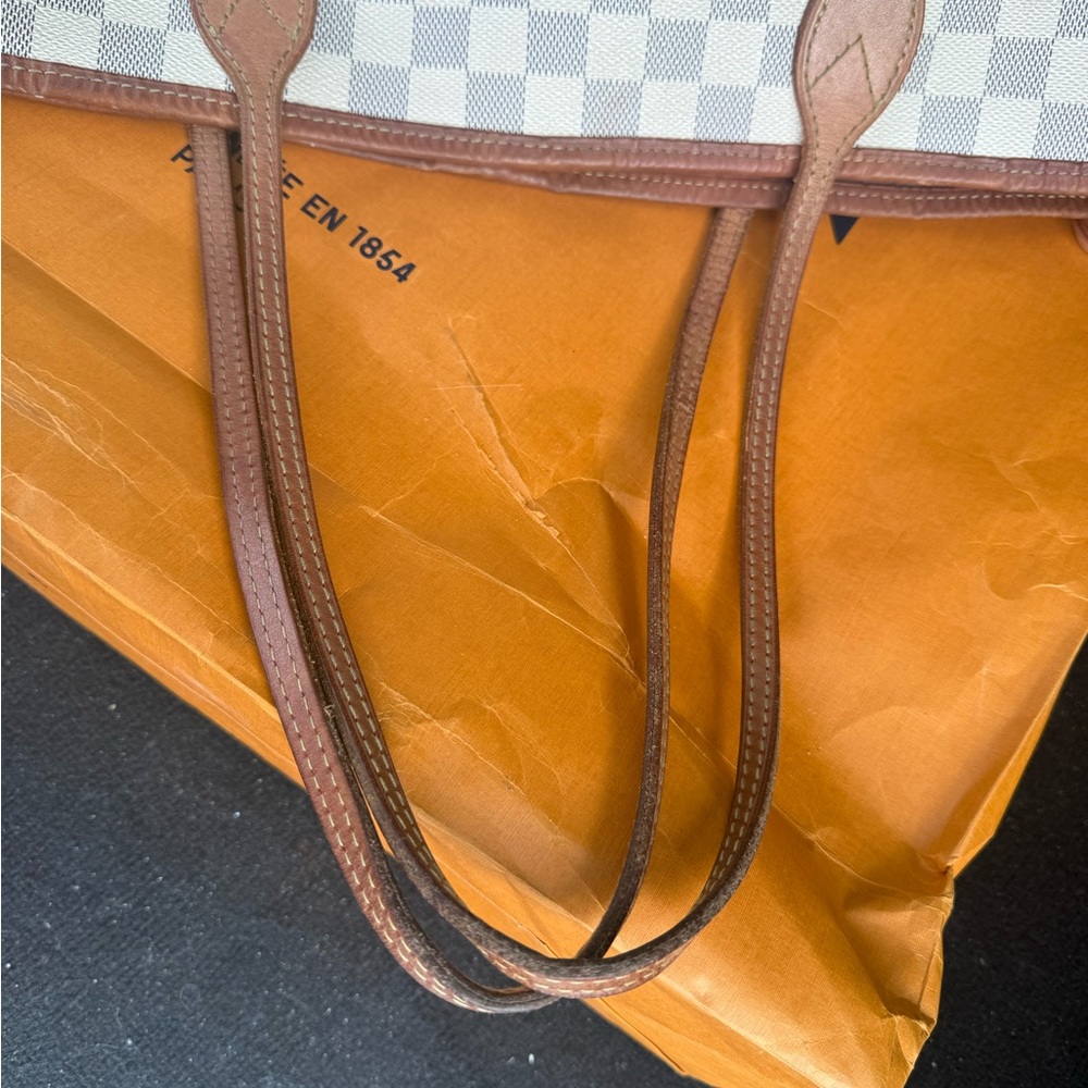 Louis Vuitton Neverfull - Picture 5 of 7